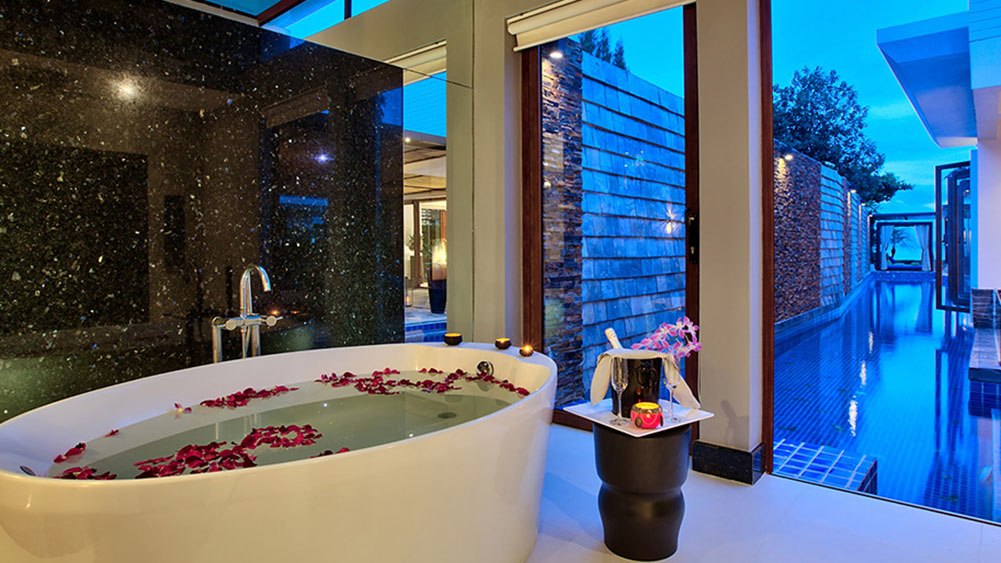 Villa Chi Samui at Lotus Samui - Master bedroom ensuite bathroom setting